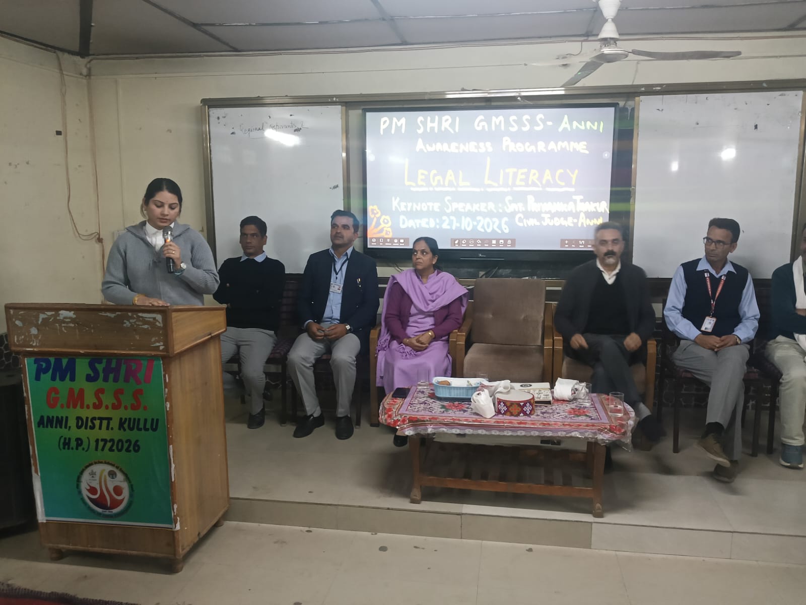 PM श्री आनी में ‘मेरा बचपन, मेरा अधिकार’ की गूंज: सिविल जज प्रियंका ठाकुर ने बच्चों को सिखाए कानूनी दांव-पेंच